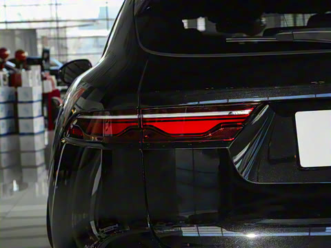 2025�� P250 R-Dynamic S