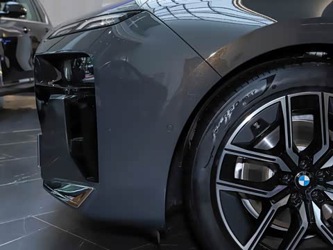 2023�� 735Li M�˶���װ