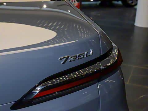 2023�� 735Li M�˶���װ