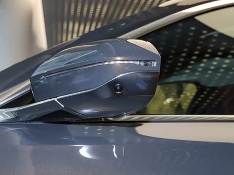 2023�� 735Li M�˶���װ