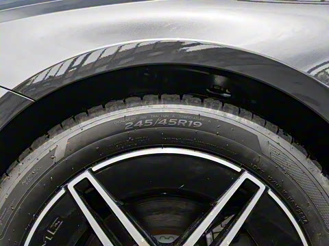 2025�� �Ŀ� E 260 �˶���