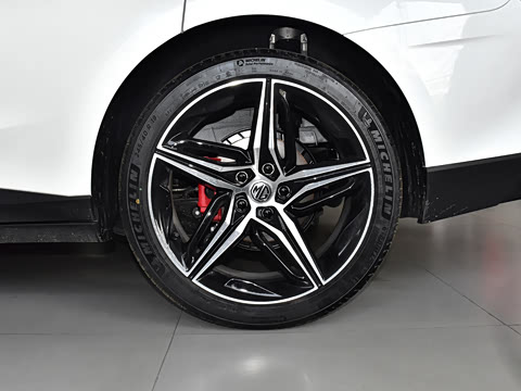 2025�� 2.0T Trophy+ �����˶���