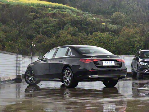 2025�� �Ŀ� E 300 L ʱ����