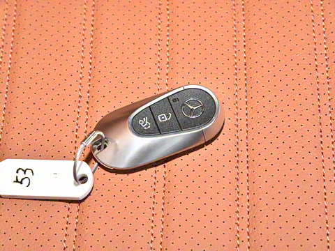 2024�� GLC 260 L 4MATIC ������ 5��