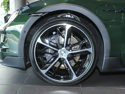 2024�� Taycan 4 Cross Turismo