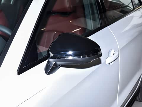 2025�� 200���������� 40 TFSI ���������� B&O ��ҹ��