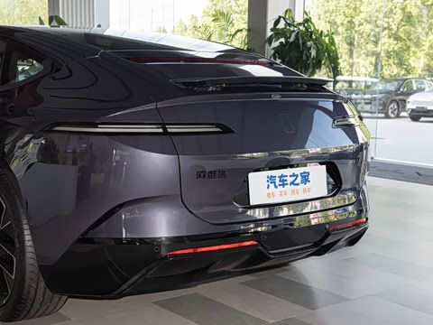 2025�� �Ŀ� Max���̰�