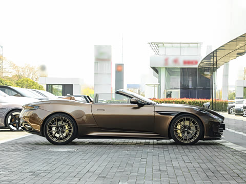 2025�� 4.0T V8 Volante