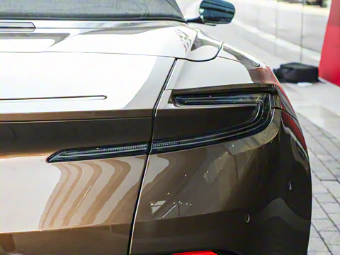 2025�� 4.0T V8 Volante