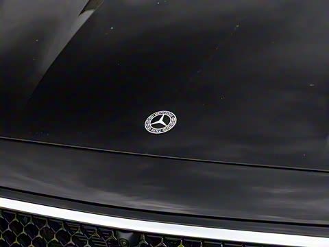 2025�� �Ŀ� E 300 L ����˶���