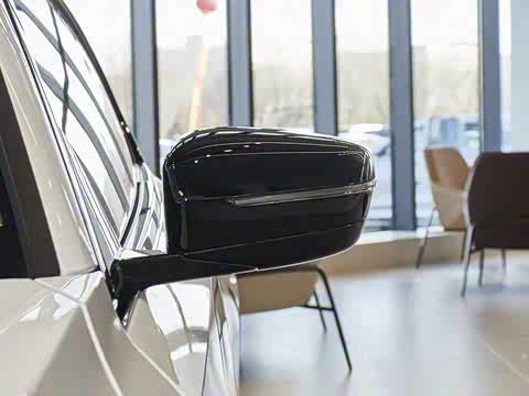 2025�� 225i M�˶���ҹ��װ