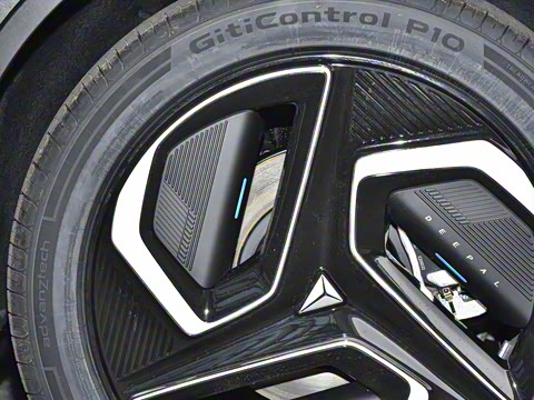 2025�� 530UltraǬ���Ǽ�ADS SE�����