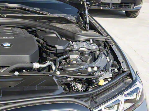 2025�� 330i M�˶���ҹ��װ