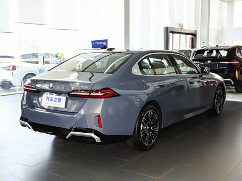 2025�� 530Li xDrive M�˶���װ