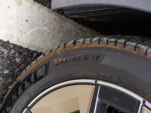 2025�� 525Li M�˶���װ