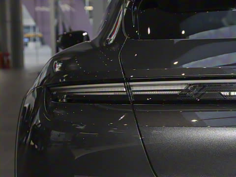 2024�� Taycan 4 Cross Turismo