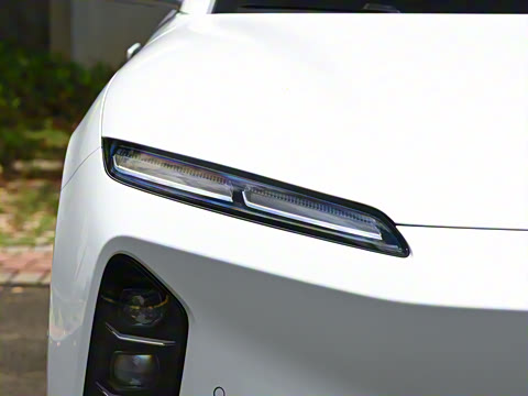 2025�� 75kWh Touring