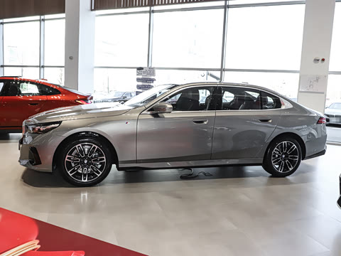 2025�� 525Li M�˶���װ