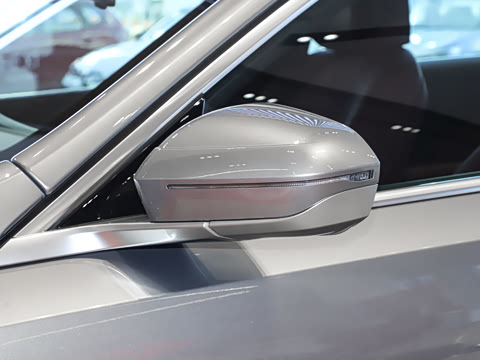 2025�� 525Li M�˶���װ