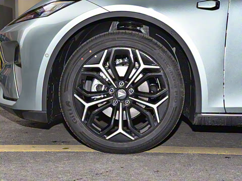 2025�� 230UltraǬ���Ǽ�ADS SE���̰�