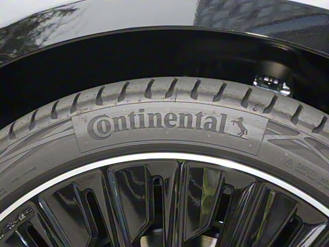 2025�� �Ŀ� E 300 �������˶���