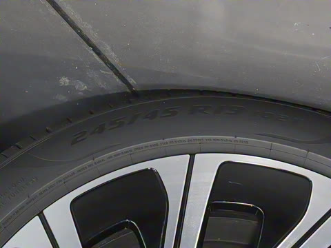 2025�� �Ŀ� E 300 L ������