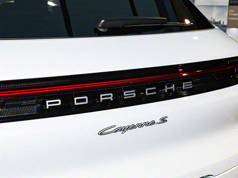 2025�� Cayenne S E-Hybrid 3.0T