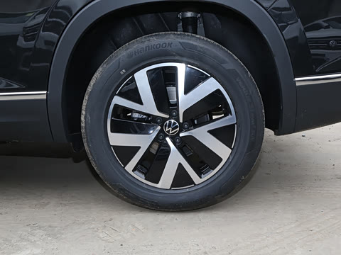 2025�� ������ 300TSI