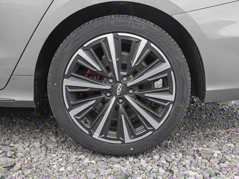 2025�� 2.0T �Զ���+