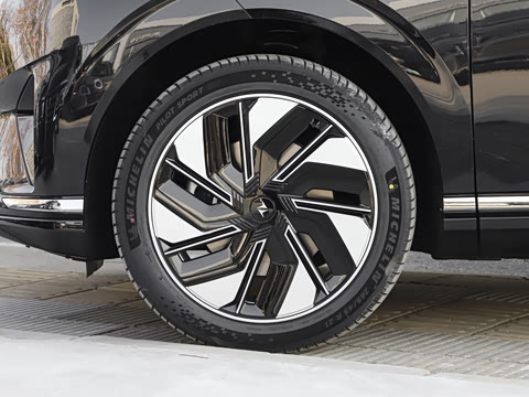 2025�� 636Max����� 5��