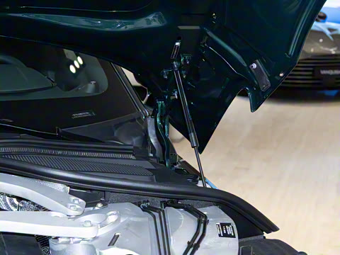 2025�� 4.0T V8 707