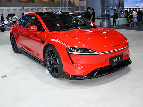 2025�� 703km Ultra�˶���