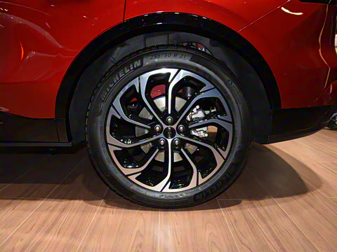 2025�� 2.0T ������������˹��