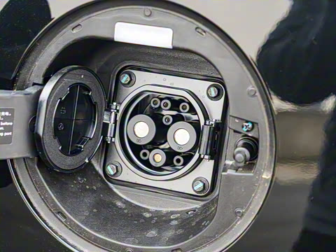 2025�� EV �Ǽݰ� 605km �콢��