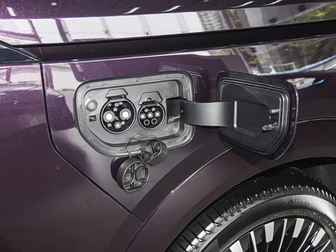 2025�� 650������ Max