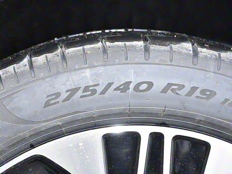 2025�� �Ŀ� E 300 L ������