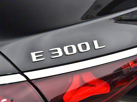 2025�� �Ŀ� E 300 L ������