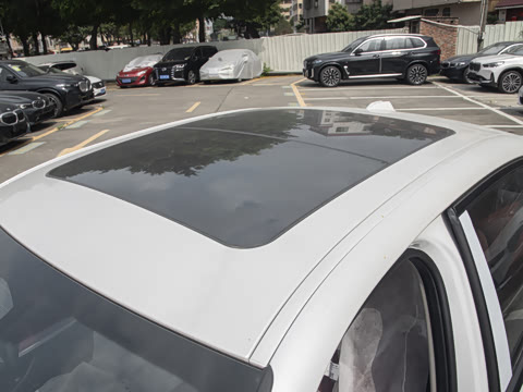 2025�� eDrive 40 L ��ҹ�˶���װ