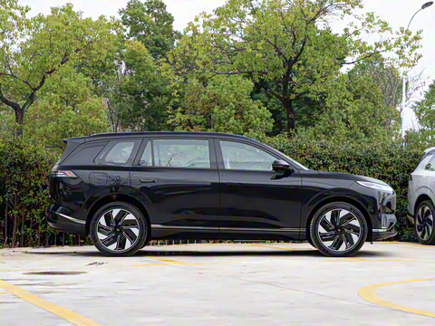 2025�� 210Ultra���Ȱ� 5��