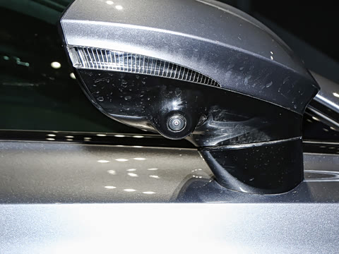 2025�� 2.0T Trophy+ �����˶���