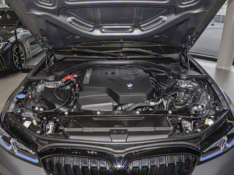 2025�� 330Li ������ M�˶���ҹ��װ