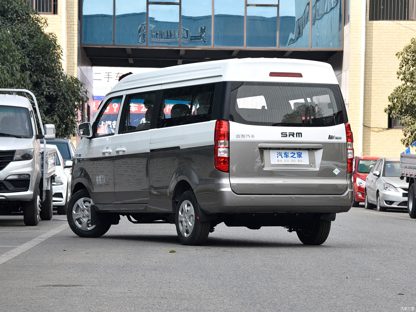 汽车之家>汽车图片>金杯>新海狮x30lcng>2023款70lcng财富版客车6/7座