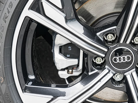 2025�� 200���������� 40 TFSI ���������� B&O ��ҹ��