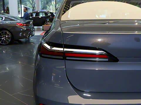 2023�� 735Li M�˶���װ