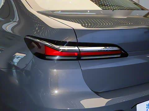 2023�� 735Li M�˶���װ