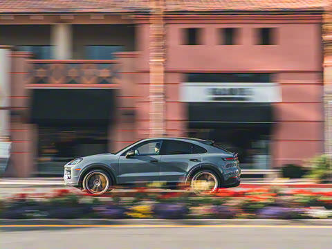 2025�� Cayenne Coup�� Turbo GT 4.0T