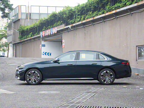 2025�� �Ŀ� E 300 L ������