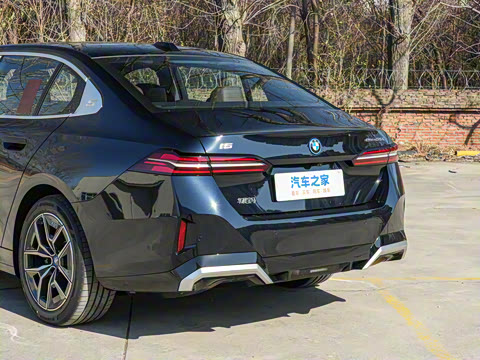 2025�� eDrive 35L M�˶���װ