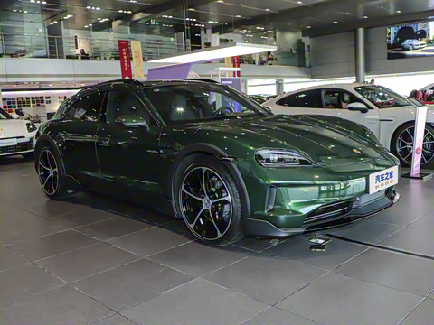 2024�� Taycan 4 Cross Turismo