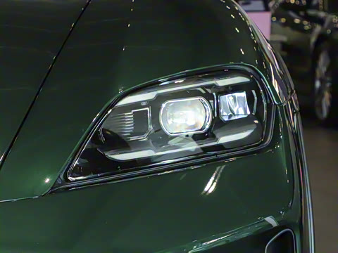 2024�� Taycan 4 Cross Turismo